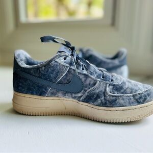 Nike Blue and Tan Casual Sneakers